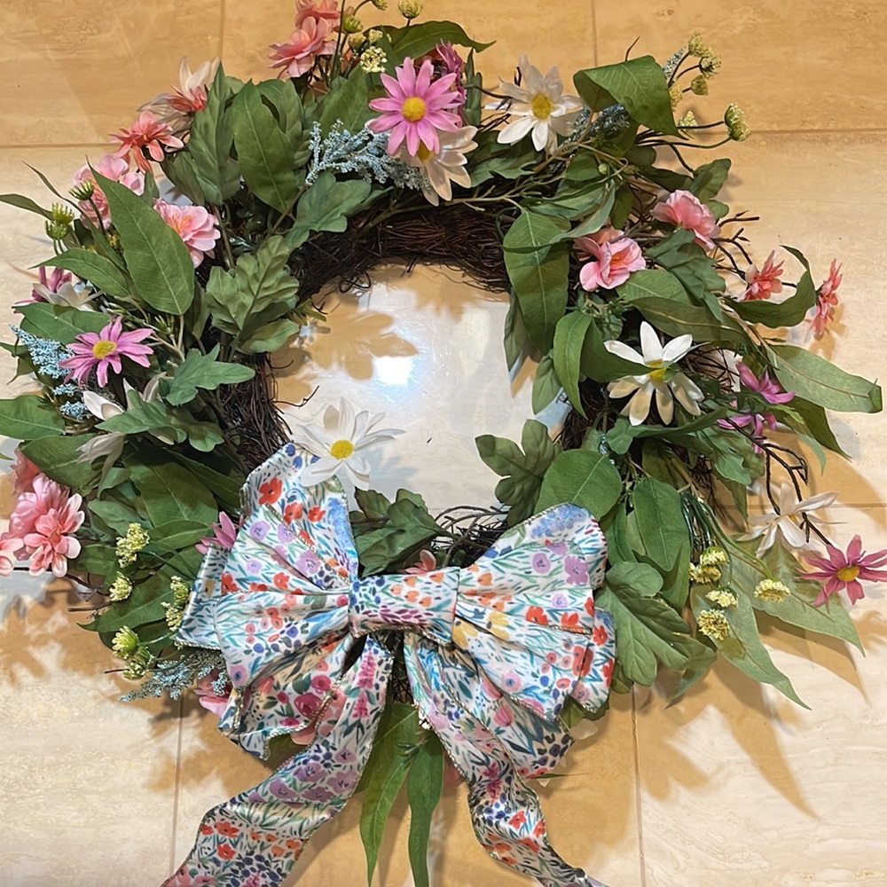 Plush NWT Silk Daisy and Wildflower Wreath and Bow, Wall/Table Decor ($57 Value)